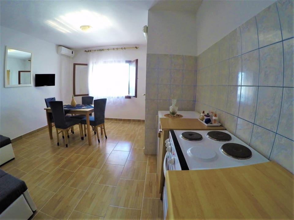 TV and multimedia, Kitchen or kitchenette, Living room, Dining area