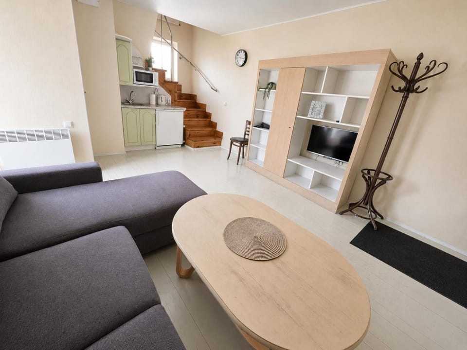 Photo of the whole room, Seating area, kitchen