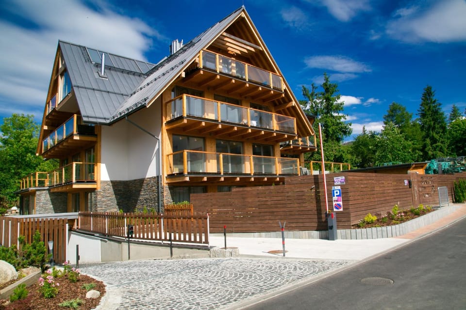 Property building, Property building, Neighbourhood, Floor plan, Landmark view, Landmark view, Mountain view, Mountain view, Quiet street view