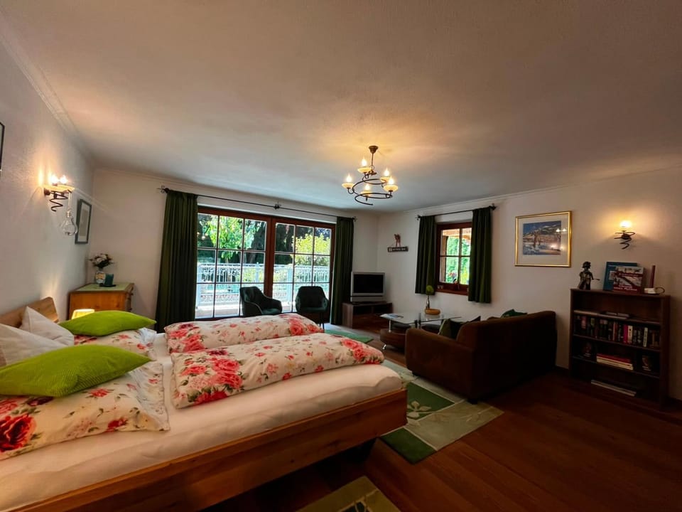 Bed, Seating area, Bedroom