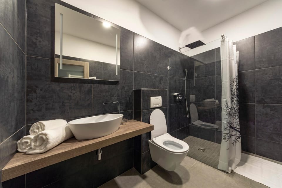 Shower, Toilet, Bathroom