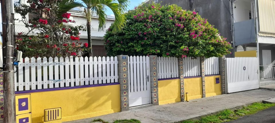 Maison d'hôte "Les Bougainvillées" House in Grande-Terre, Guadeloupe