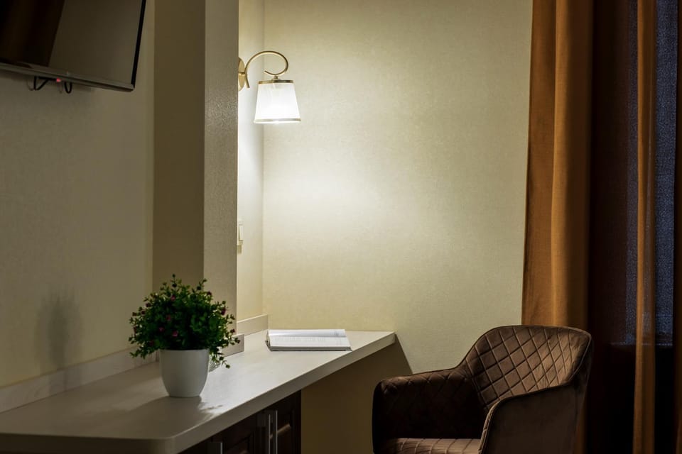 Mini Hotel Barvy Lvova on Hnatyuka St. Apartment hotel in Lviv