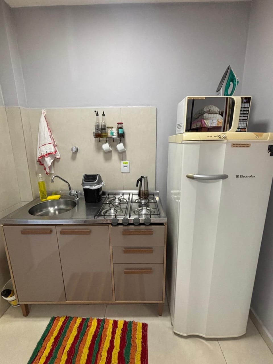 Coffee/tea facilities, Kitchen or kitchenette, flat iron, microwave, pet friendly, stove