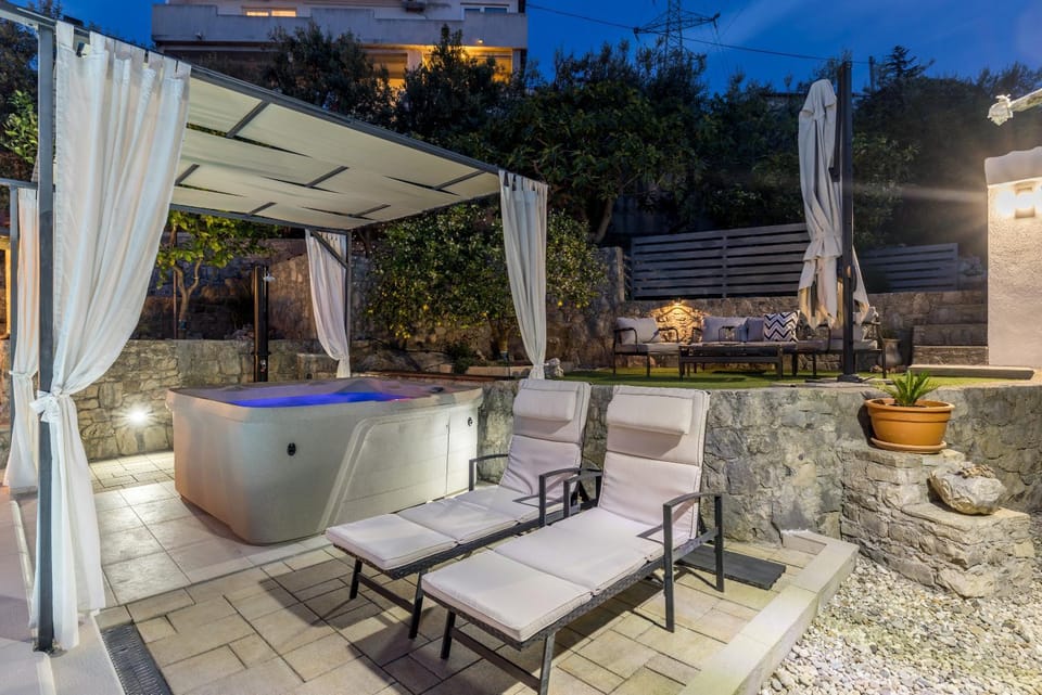 Night, Hot Tub, Garden view, Pool view, sunbed
