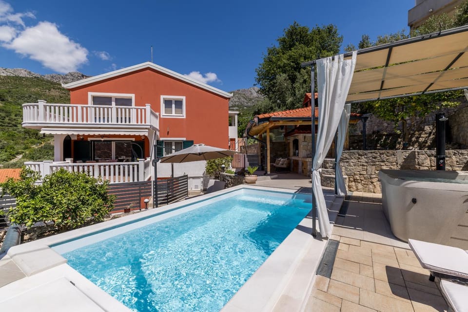 Mountain view, Pool view, Swimming pool