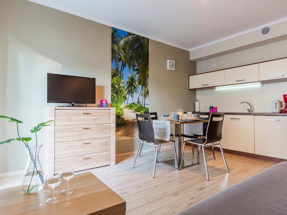 TV and multimedia, Kitchen or kitchenette, Living room, Dining area