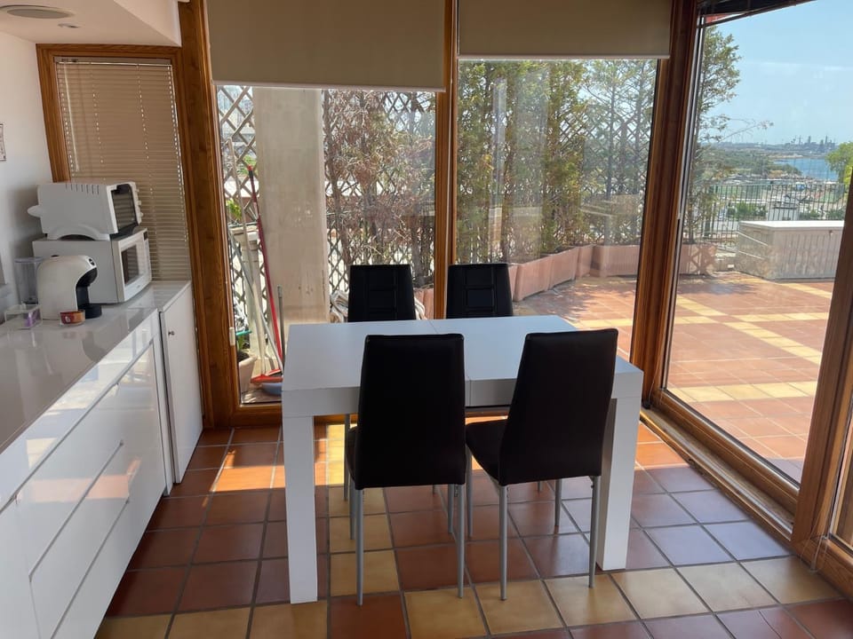 Restaurant/places to eat, Natural landscape, View (from property/room), Balcony/Terrace, Dining area