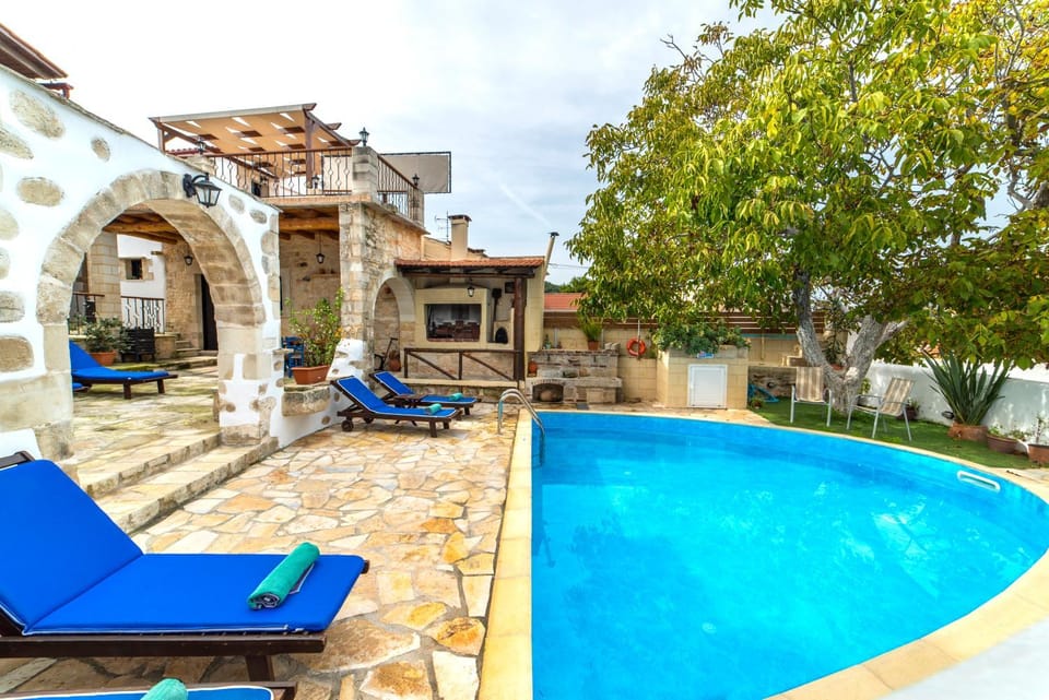 Pool view, Swimming pool, sunbed