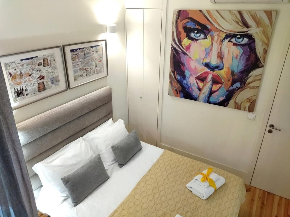 Bed, Bedroom, towels, wardrobe