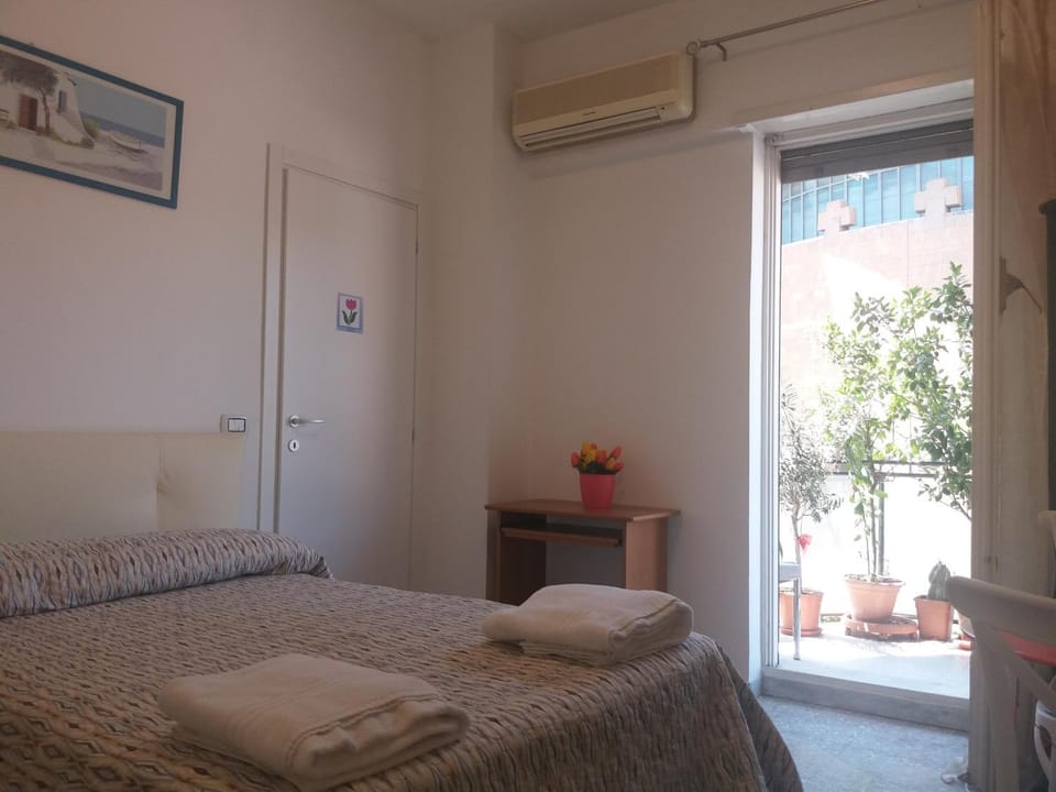 Bed, Photo of the whole room, Bedroom, air conditioner