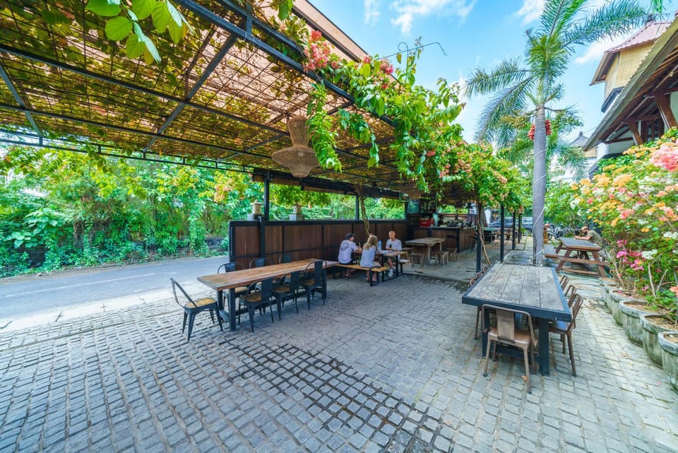 Restaurant/places to eat, Dining area