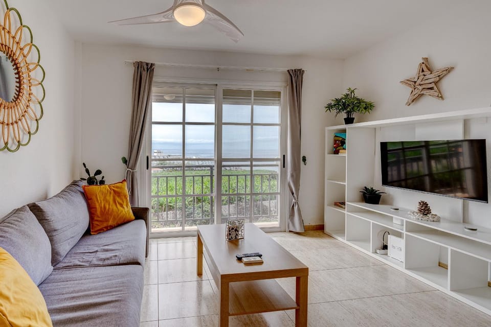 TV and multimedia, Living room, Seating area, fireplace