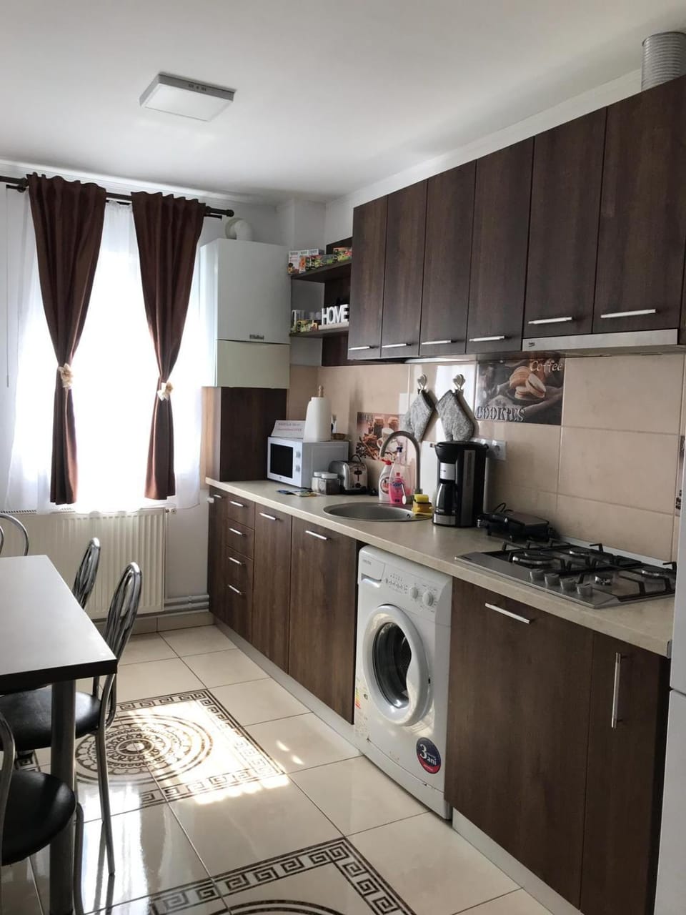 Coffee/tea facilities, Kitchen or kitchenette, Dining area, minibar, stove, toaster, washing machine