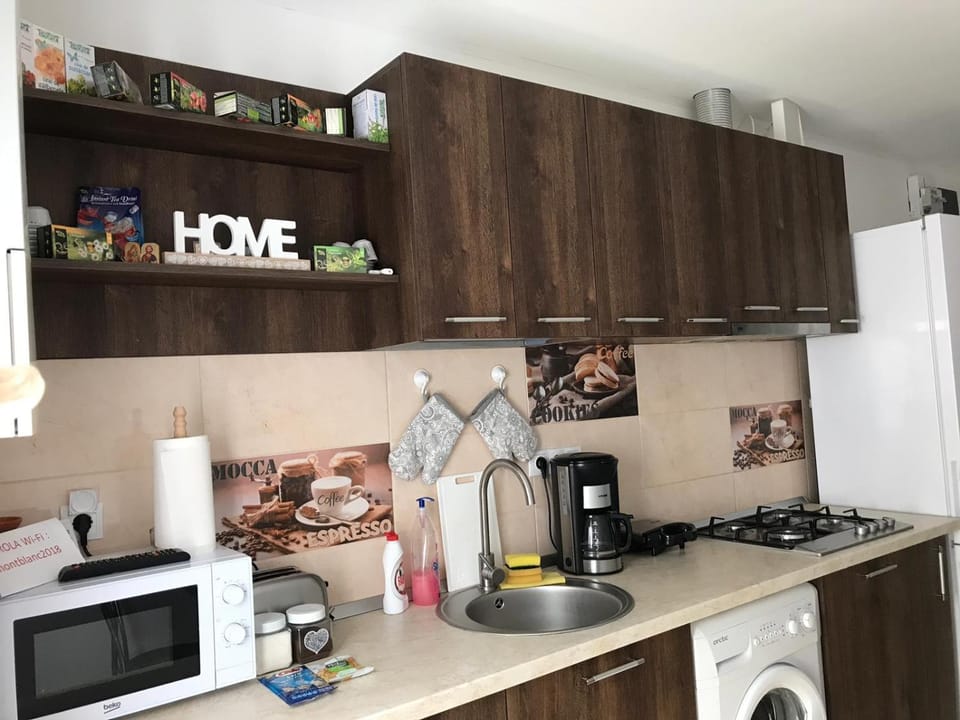 Coffee/tea facilities, Kitchen or kitchenette, minibar, stove, toaster