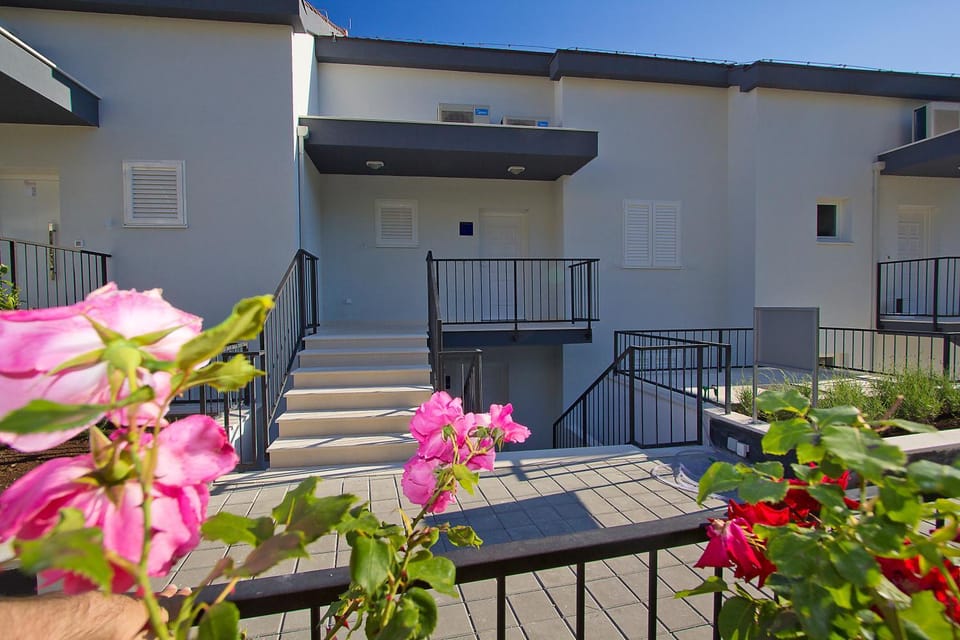 Property building, Facade/entrance