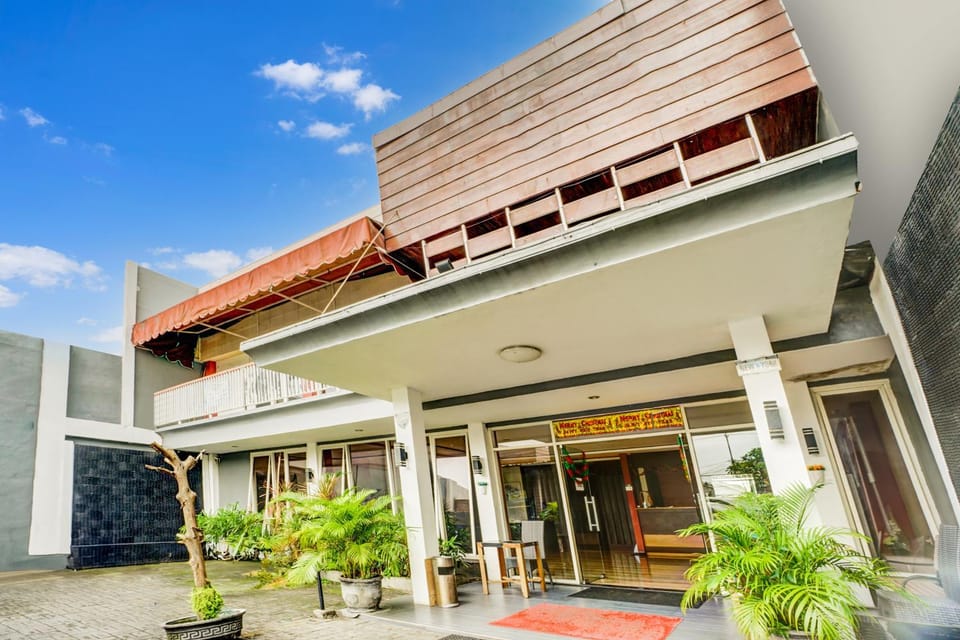 Facade/entrance