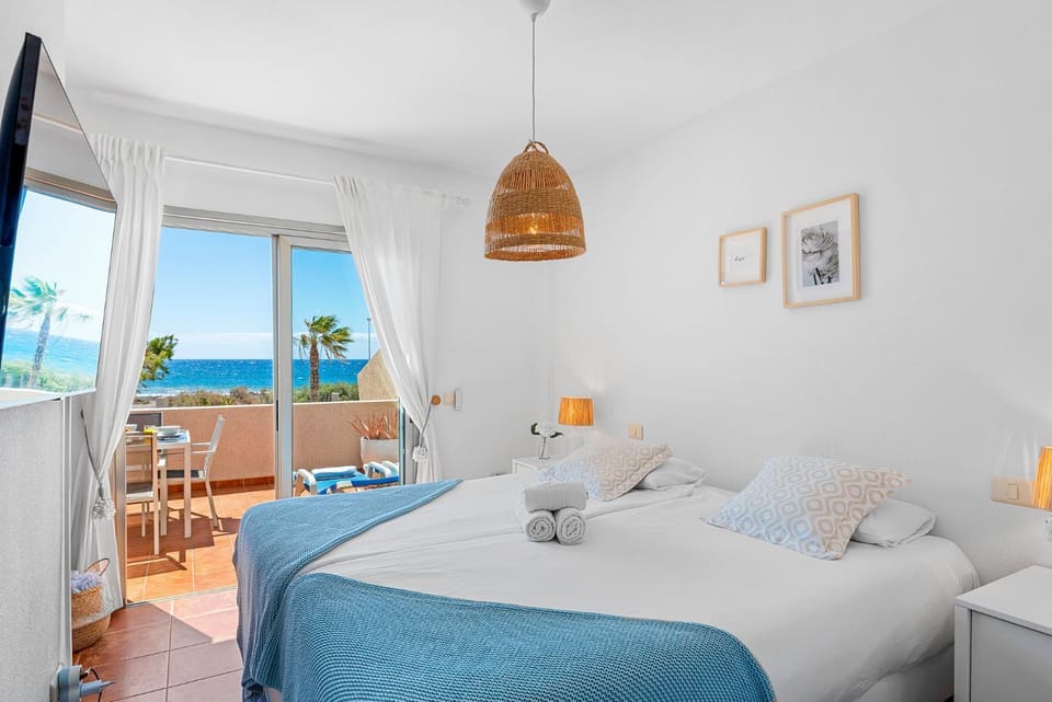 Bed, Balcony/Terrace, Bedroom, Sea view