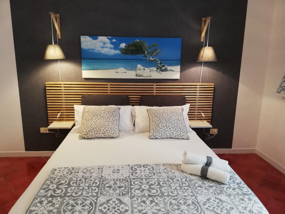 Bed, Photo of the whole room, Decorative detail, Bedroom