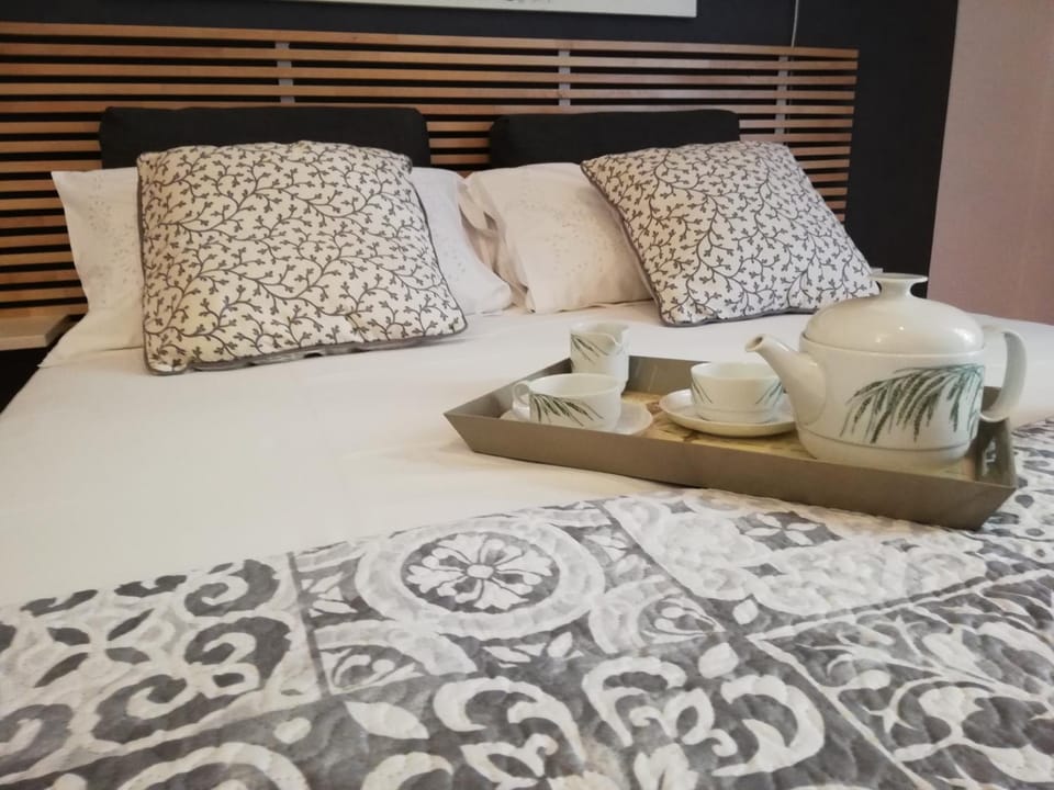 Bed, Decorative detail, Bedroom, Breakfast, Buffet breakfast
