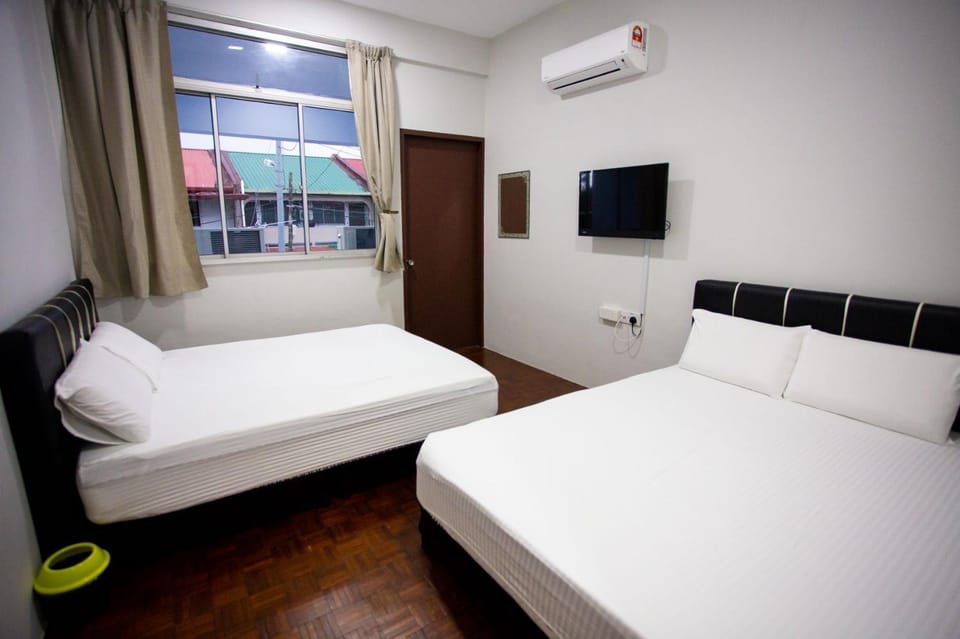 Bed, TV and multimedia, Photo of the whole room, Bedroom, air conditioner
