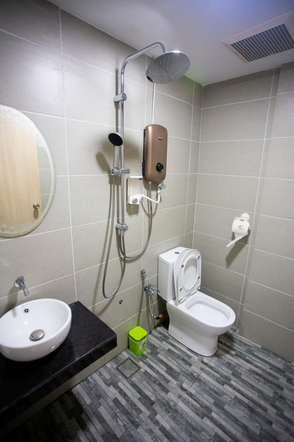 Shower, Toilet, Bathroom, Public Bath, bidet
