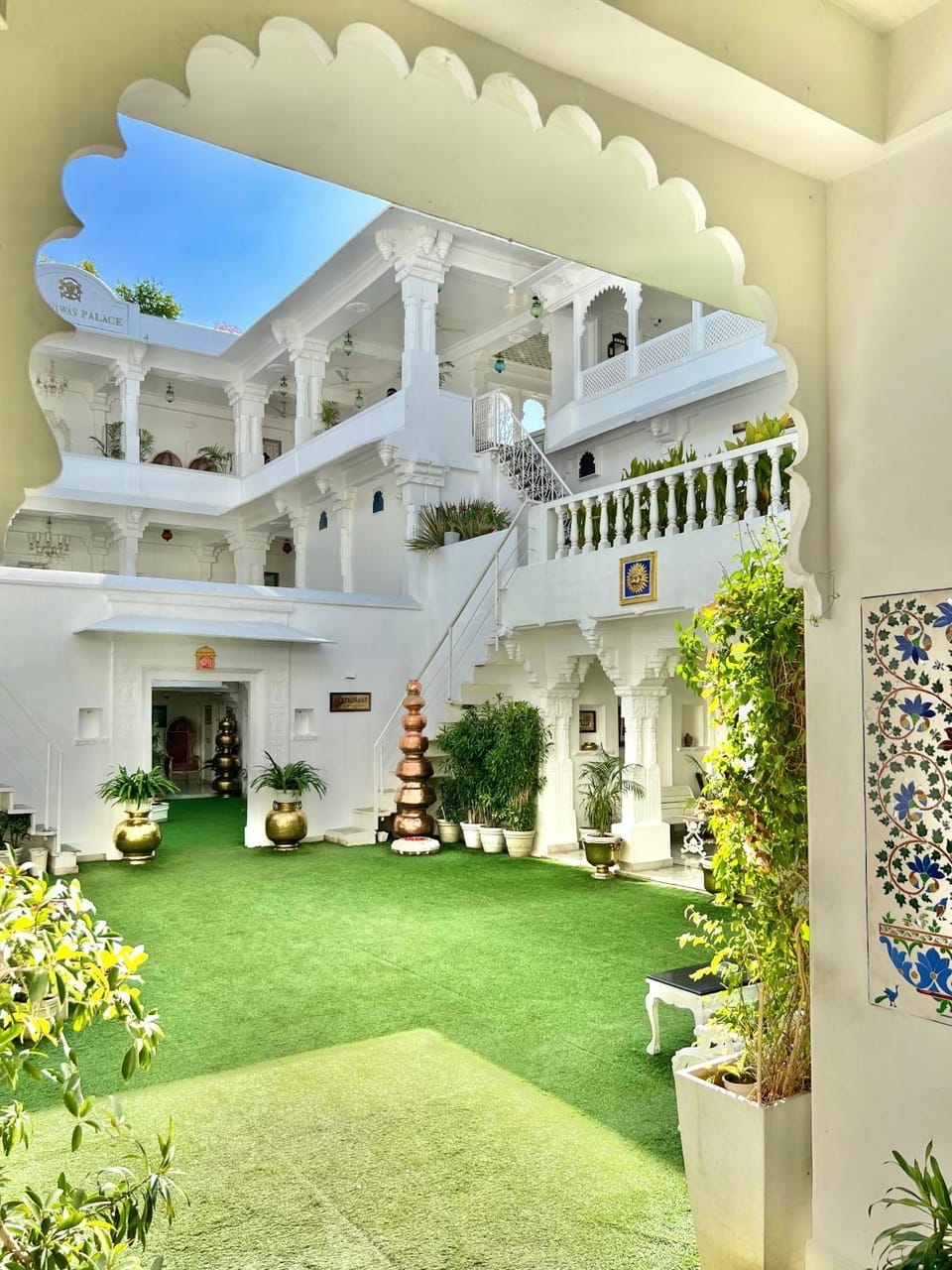 Property building, Patio, Facade/entrance, Day, Garden, Garden view