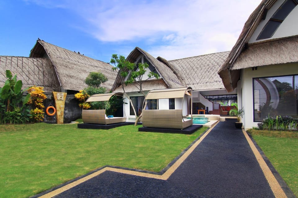 Garden, View (from property/room), Seating area, Garden view, Swimming pool