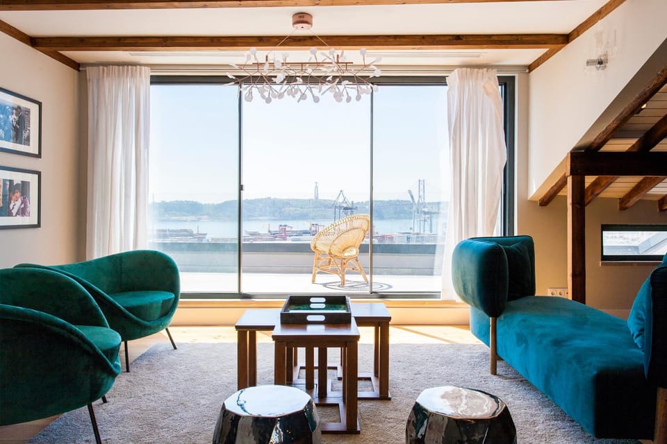 Living room, Seating area, City view, River view, Sea view