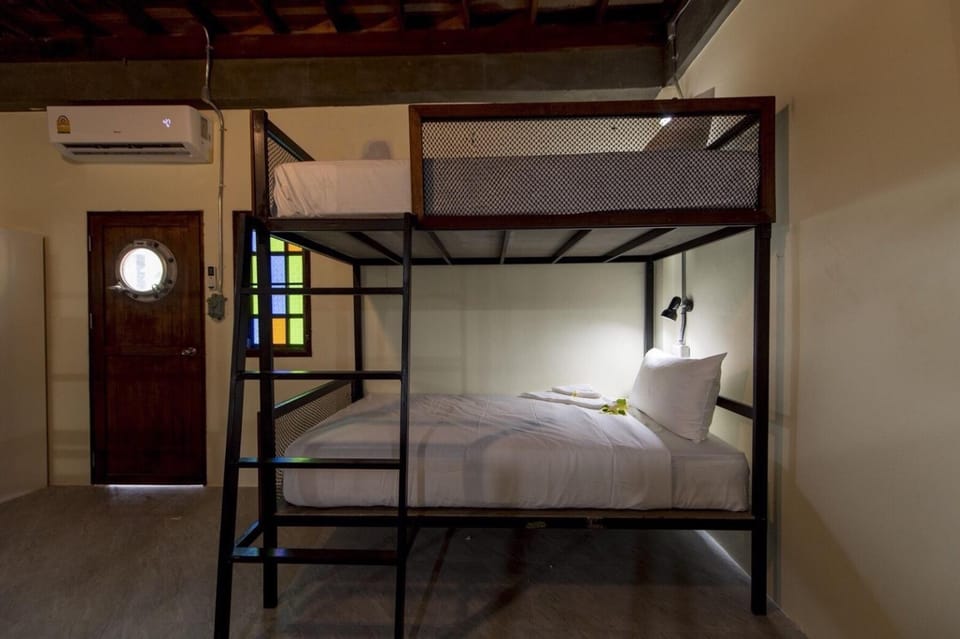 Lanta Harbour Hostel in Krabi Changwat