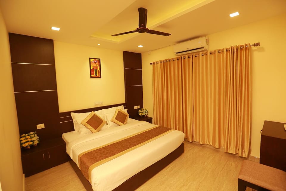 Bed, Photo of the whole room, Bedroom, fireplace, air conditioner