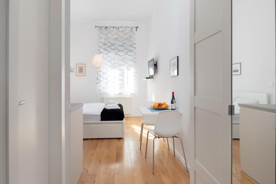 Bed, Dining area