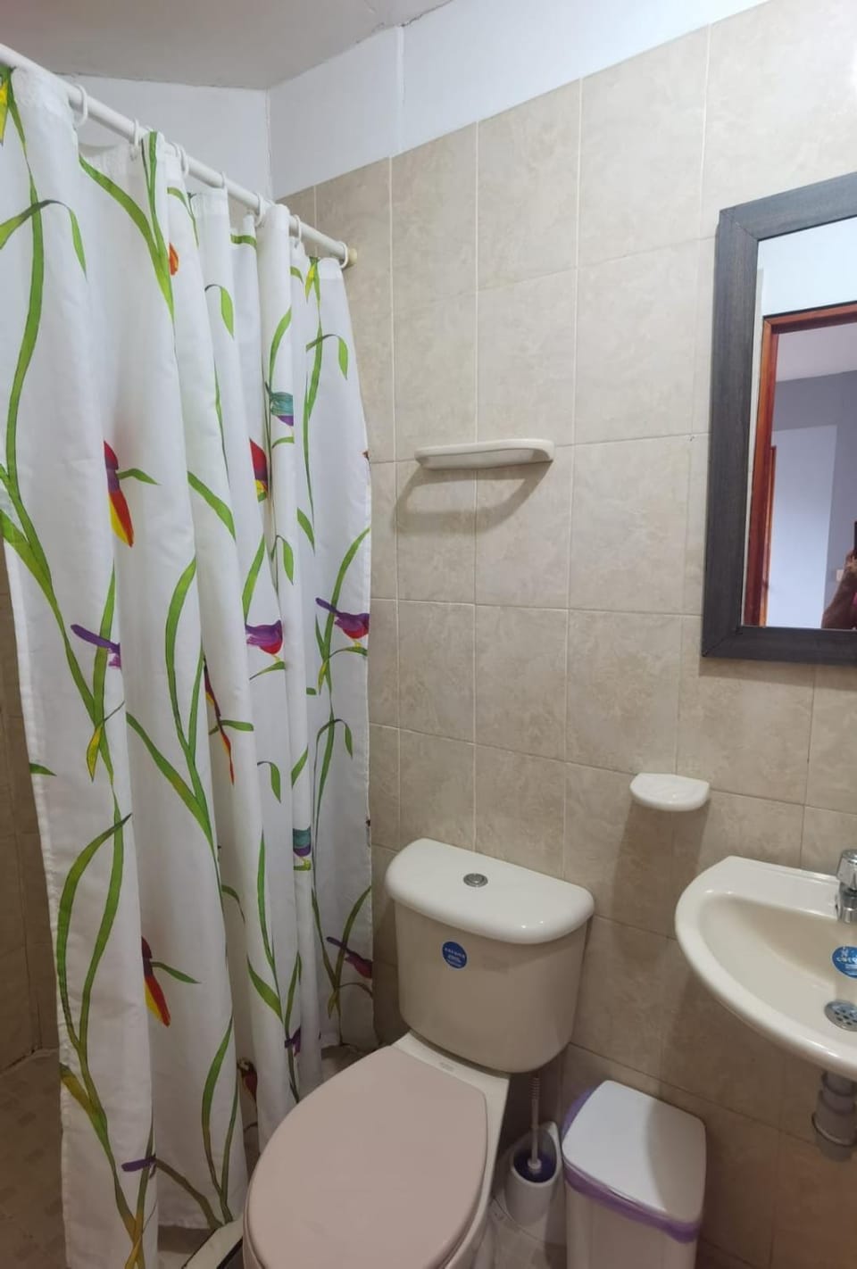 Roof Hostel Bed and Breakfast in Cali