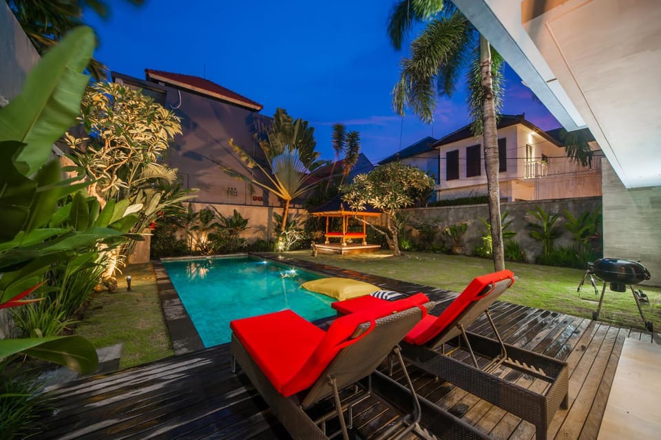 Property building, Night, Garden, Garden view, Swimming pool, Swimming pool
