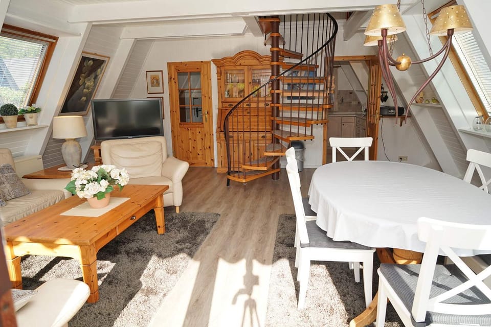 Zeltdachhaus _ grosse Terrasse _ m House in Damp