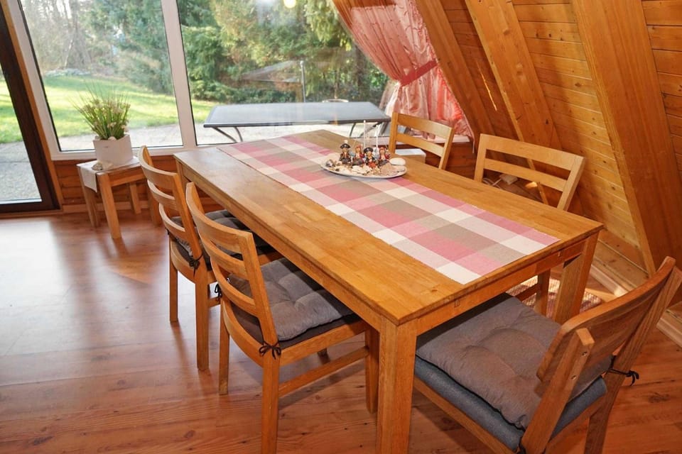 Zeltdachhaus mit grossem Grundstück House in Damp