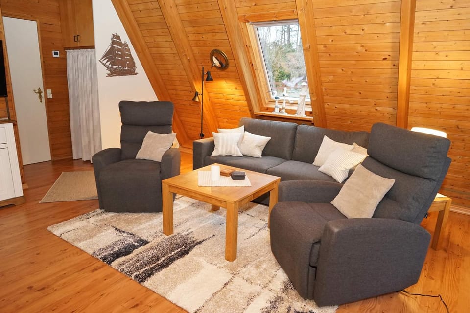 Zeltdachhaus mit grossem Grundstück House in Damp