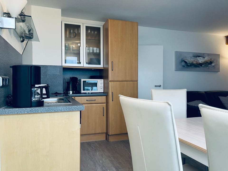 Dining area, kitchen