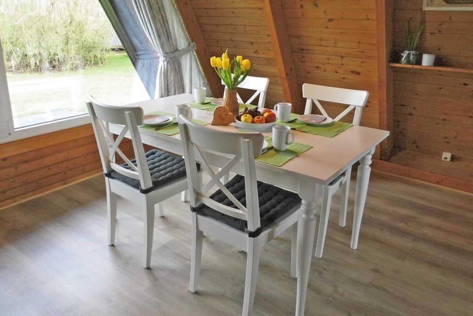 Zeltdachhaus mit W_LAN in Strandna House in Damp
