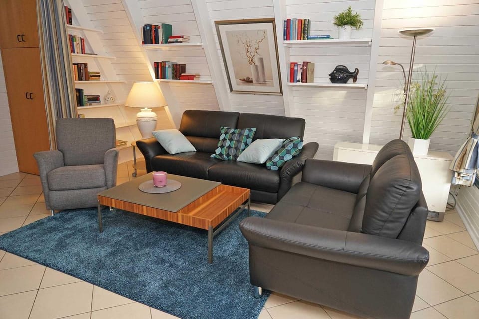 Zeltdachhaus _ grosses Grundstueck House in Damp