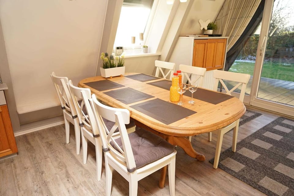 Zeltdachhaus mit viel Platz _ Park House in Damp