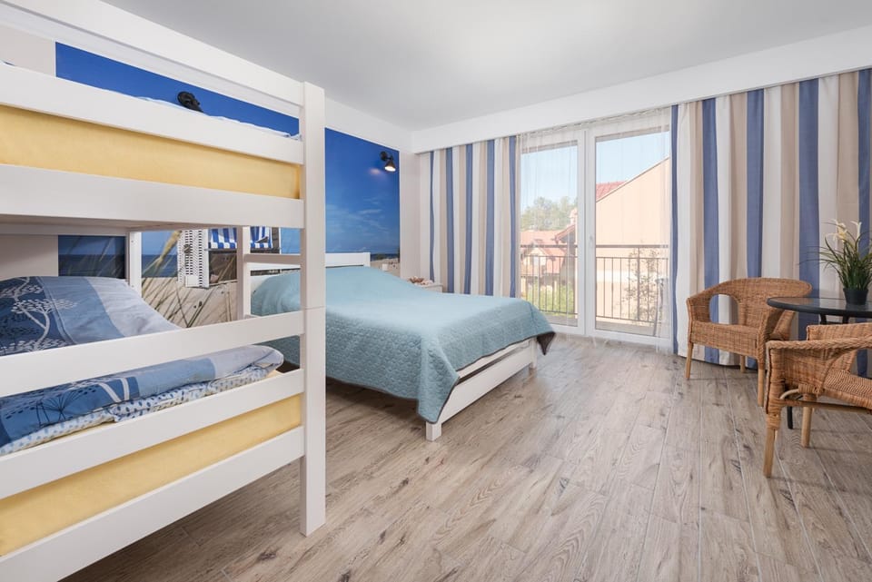 Bed, Balcony/Terrace, Photo of the whole room, bunk bed