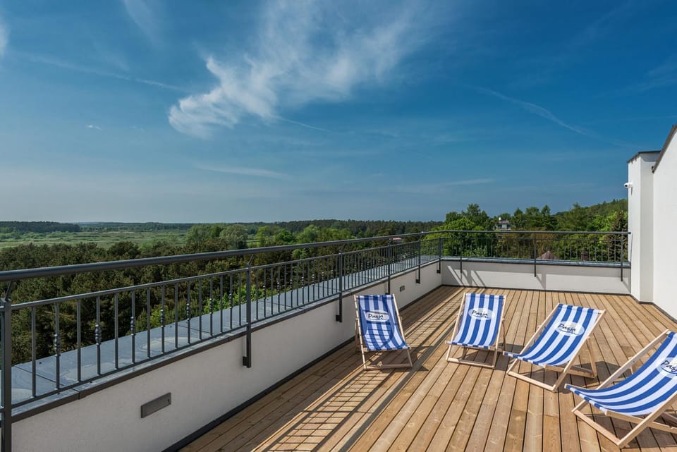 Property building, Neighbourhood, Natural landscape, View (from property/room), Balcony/Terrace, Sea view, Area and facilities, Entertainment