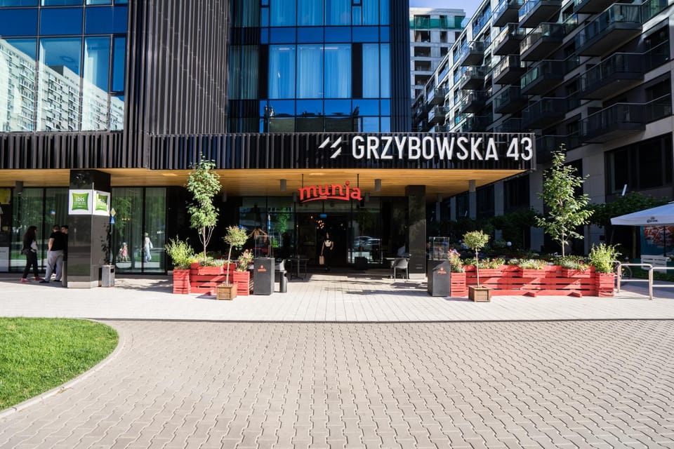 Nearby landmark, Restaurant/places to eat, Neighbourhood, Other, Area and facilities