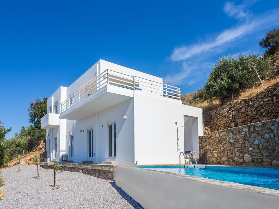 Property building, Garden, Swimming pool