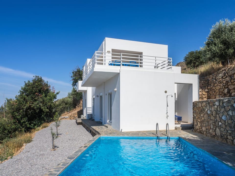 Property building, Garden, Swimming pool, Swimming pool