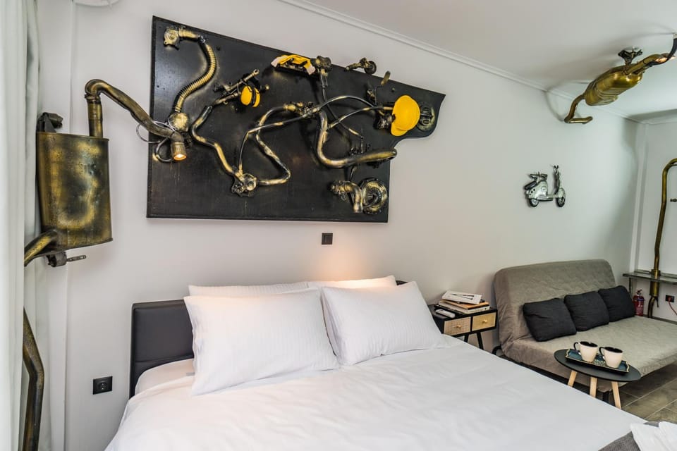GraffitiSuites#Garage Apartment in Thessaloniki
