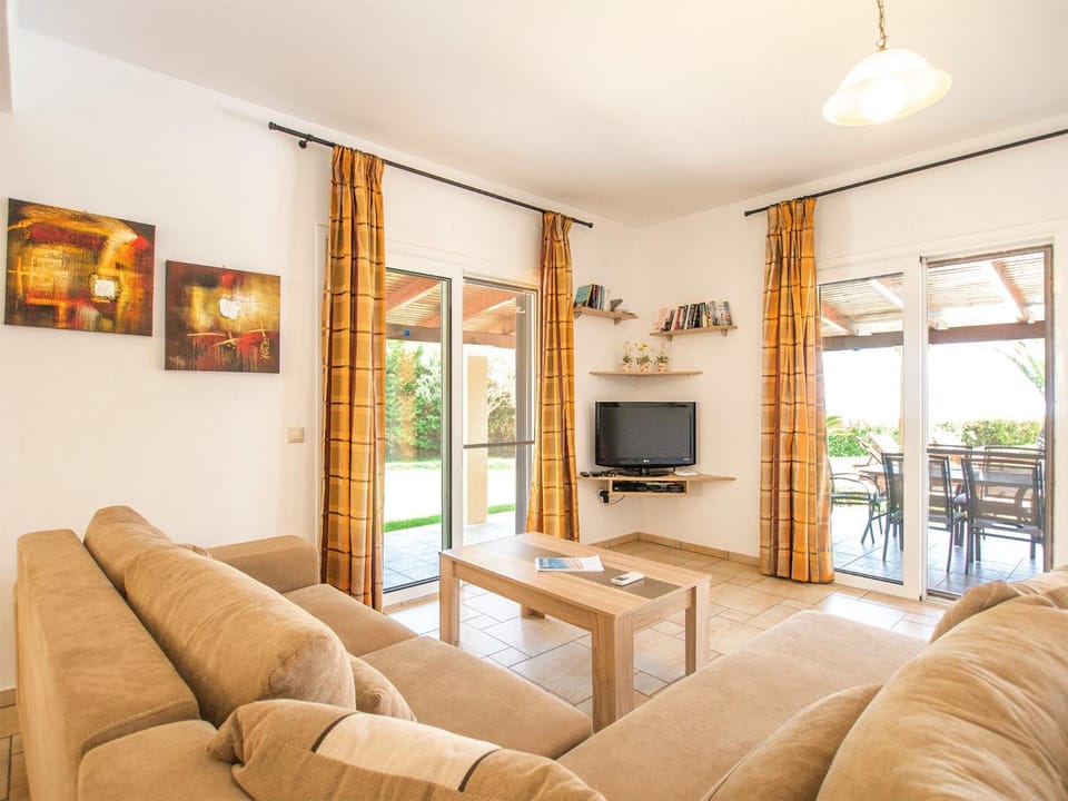 Communal lounge/ TV room, Living room