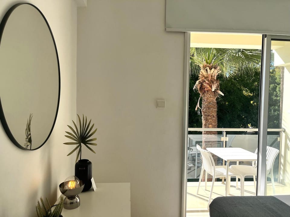 Patio, View (from property/room), Balcony/Terrace, Living room, Seating area, Dining area