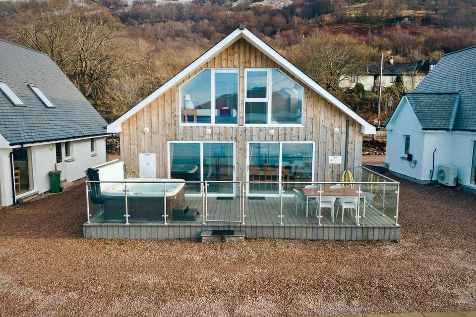 Property building, Patio, Day, Natural landscape, Mountain view